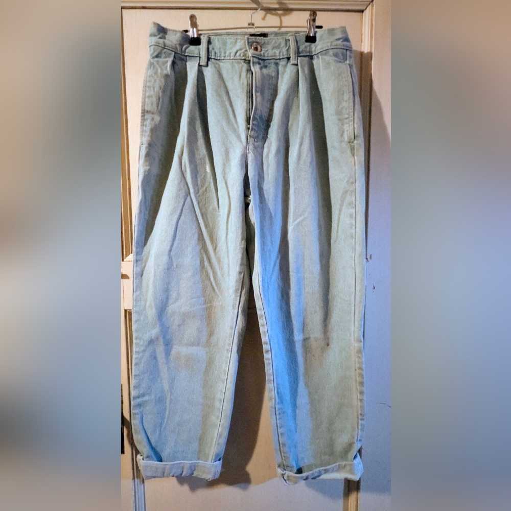 BDG Vintage Pleated Light Blue Relaxed Jeans